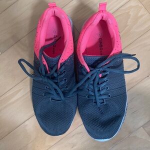 GimboKids size 4 sneakers. Soft & comfy. Gray & hot salmon pink.